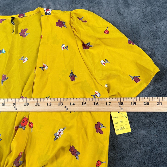 Vijo Couture Womens Wrap Top Size Medium Yellow Floral Cropped Front Shirt Rose - Picture 6 of 7